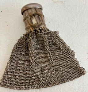 lot 362 image: Victorian Antique Double Mesh Coin Holder Bag with Expandable Top and Metal Cap