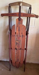 lot 374 image: Antique Wooden Sled FLEXIBLE FLYER Planet Jr. Metal Red Runners