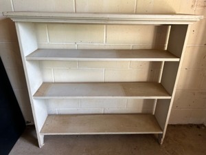 lot 375 image: White Wooden Stand Alone Bookshelf featuring 3 Shelves