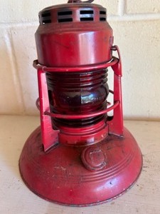 lot 434 image: Vintage EMBURY No. 40 Traffic Gard LANTERN in Classic RED with Original RED Globe