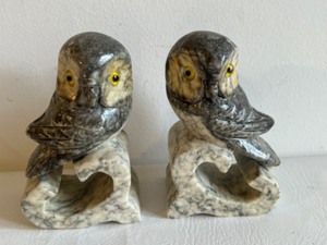 lot 445 image: Vintage Pair of Marble  Stone OWL Carved BOOKENDS with Glass Eyes