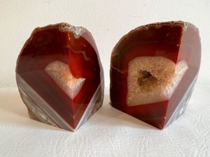 lot 449 image: Pair of Vintage AGATE Geode Polished and Sliced Rock BOOKENDS Oxblood Color