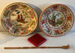 lot 416 image: Vintage Pair of DAHER Victorian Floral Metal Serving Trays,Carved Wood Back Scratcher & More