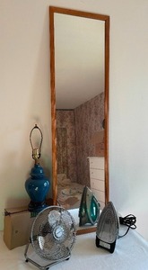 lot 381 image: Vintage Household Decor and Electronics