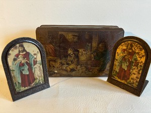 lot 389 image: Vintage Religious Tin Bookends of Jesus & Biscuit Tin Depicting DOGS by W.R. Jacob & CO