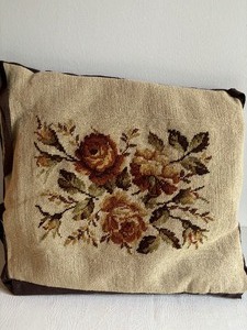 lot 296 image: Victorian Wool Tapestry NEEDLEPOINT Pillow Cushion Decorative Piece
