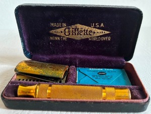 lot 294 image: Vintage GILLETTE Gold Safety RAZOR in Original Domed Case with Thin Schick Safety Razor Blades