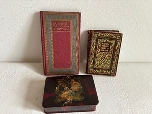 lot 292 image: Decorative Leather Books Wayside Thoughts from Shakespeare, Rubaiyat Poem Book and Vintage Painted Trinket Box