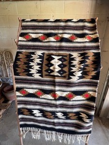 lot 325 image: Mexican Western Saddle Blanket made with Beautifully Patterned 100% Wool