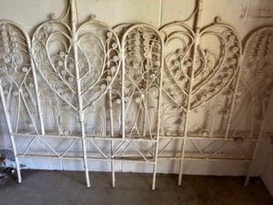 lot 114 image: Vintage MCM Peacock Curly Q Wicker Pair of TWIN HEADBOARDS White