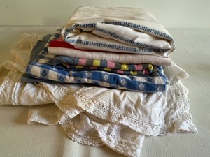 lot 476 image: Vintage Linen TABLECLOTHS 50s-60s Striped, Plaid, Crocheted & More