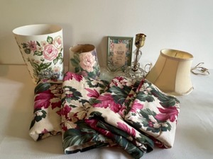 lot 475 image: Vintage Deco Style Flowered Drapes, Lamp Shades, Crystal Lamp & More