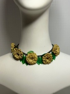 lot 8 image: ART DECO Necklace by Regina Fashions Straw Flowers Murano Glass Leaves Choker Style
