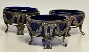 lot 6 image: Three Antique Salt Cellars by V FORTRAIT Silver Filigree Frame