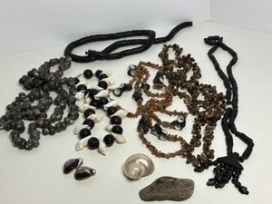 lot 479 image: Vintage SEA SHELL Strung NECKLACES Including Snails, Cowrie, Beads & Seeds