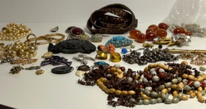 lot 489 image: Large Lot of Jewelry Pieces, Beads, Rhinestones, Buttons, Faux Pearls & More