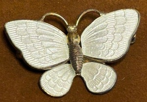 lot 490 image: Vintage VOLMER BAHNER Denmark 925 Silver Enameled Butterfly Brooch