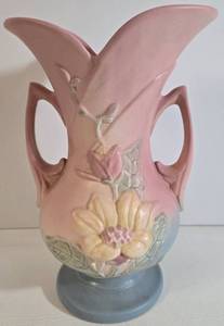 lot 11 image: Vintage HULL Art Pottery Wildflower Vase 