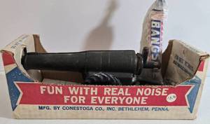 lot 3 image: Vintage 1930s Conestoga Big Bang Cast Iron Toy Cannon