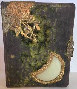 lot 36 image: Antique 1800s Victorian Green Velvet Photo Album
