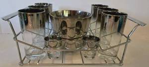 lot 42 image: Vintage Dorothy Thorpe Silver Fade Bar Set wCarrier 
