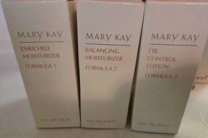 lot 70 image: 15 Vintage MARY KAY Skincare Mask Products