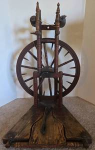 lot 103 image: Antique Upright Spinning Wheel Treadle 
