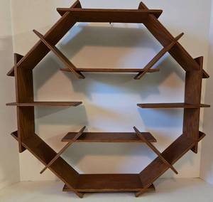 lot 102 image: Vintage Octagonal Shadow Box or Knick Knacks Display Shelf