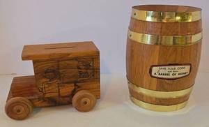 lot 120 image: Vintage 1970s Wooden Barrel of Money & TOYSTALGIA Truck Bank