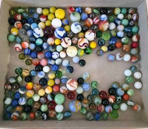 lot 150 image: Vintage Old Fashioned Marble Collection