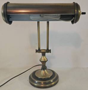 lot 185 image: Vintage Brushed Brass Swivel Bankers Lamp
