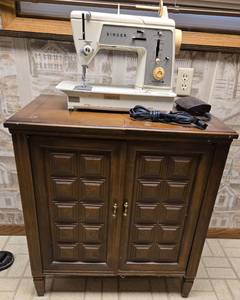lot 206 image: Singer Touch & Sew Machine wMCM Cabinet