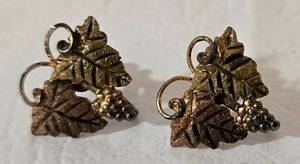lot 136 image: Vintage 12K Gold 3 Tone Leaves and Grapes Screw Back Earrings