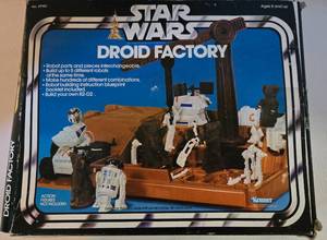 lot 215 image: Vintage 1979 Kenner STAR WARS Droid Factory