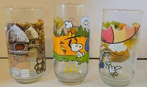 lot 216 image: 1980s Return of the Jedi, The Muppets, & Camp Snoopy Collectible Glasses 