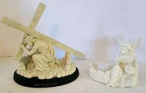 lot 224 image: Masterpiece Collection Road To The Cross & Party Lite Candle Holder