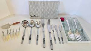 lot 233 image: Vintage Stainless Steel Flatware Serving Pieces
