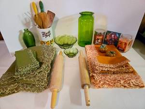 lot 245 image: Vintage Orange & Green Vintage Housewares