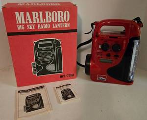 lot 249 image: Vintage 1990s MARLBORO Big Sky Radio Lantern