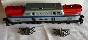 lot 2 image: Lionel 6-18303 Amtrak GG1 Electric Locomotive #8303, O Scale - Model Train in Box