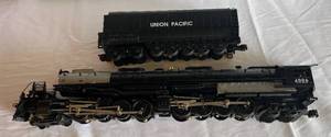 lot 5 image: Lionel 6-28029 O Union Pacific Big Boy 4-8-8-4 Articulated Steam Engine & Tender #4006 - Model Train in Box