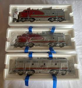 lot 11 image: Lionel 6-14588 Santa Fe F3 ABA Diesel Locomotive Set - Model Train in Box
