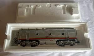 lot 13 image: Lionel 6-24516 O Gauge Santa Fe Powered Diesel B Unit with TMCC - Model Train in Box