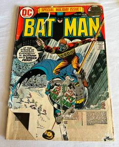lot 30 image: Batman Vol. 34 No. 247 Feb. 1973 20 Cent DC Comic Book Special Holiday Issue
