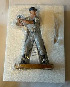 lot 91 image: Mickey Mantle Hartland New Classic Figure New in Box - Baseball