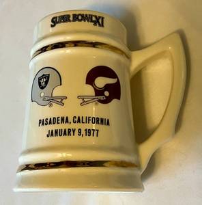 lot 95 image: Minnesota Vikings Super Bowl XI Beer Stein - Football