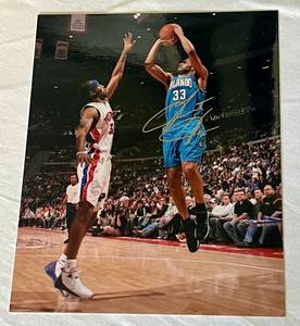 lot 35B image: Grant Hill Signed 8x10 Basketball Photo