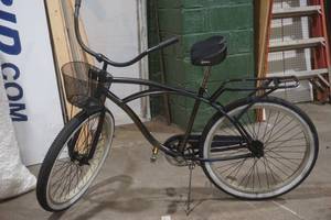 lot 1 image: vintage Huffy