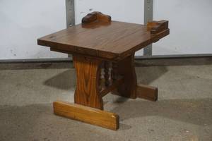lot 11 image: solid wood end table