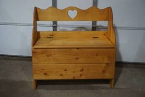 lot 24 image: storage bench
